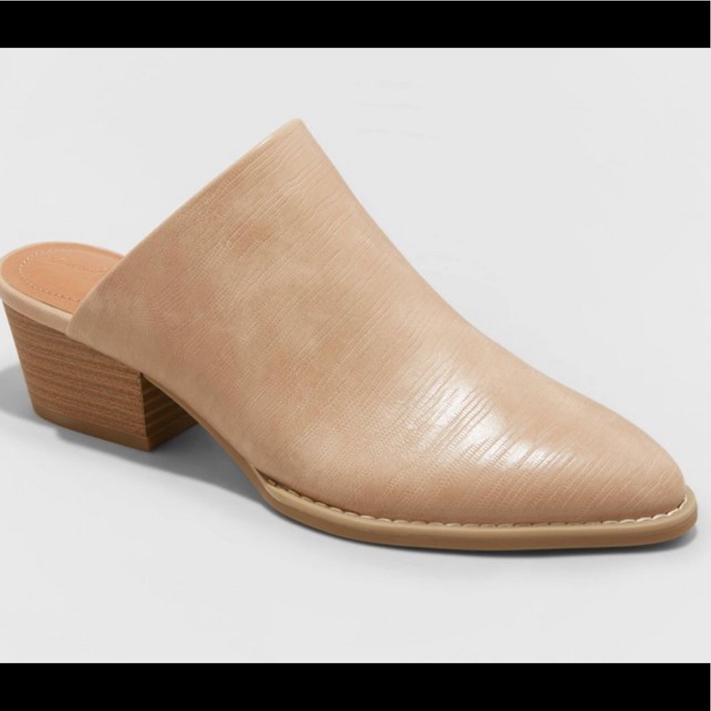 Universal Thread Mule slip on heel